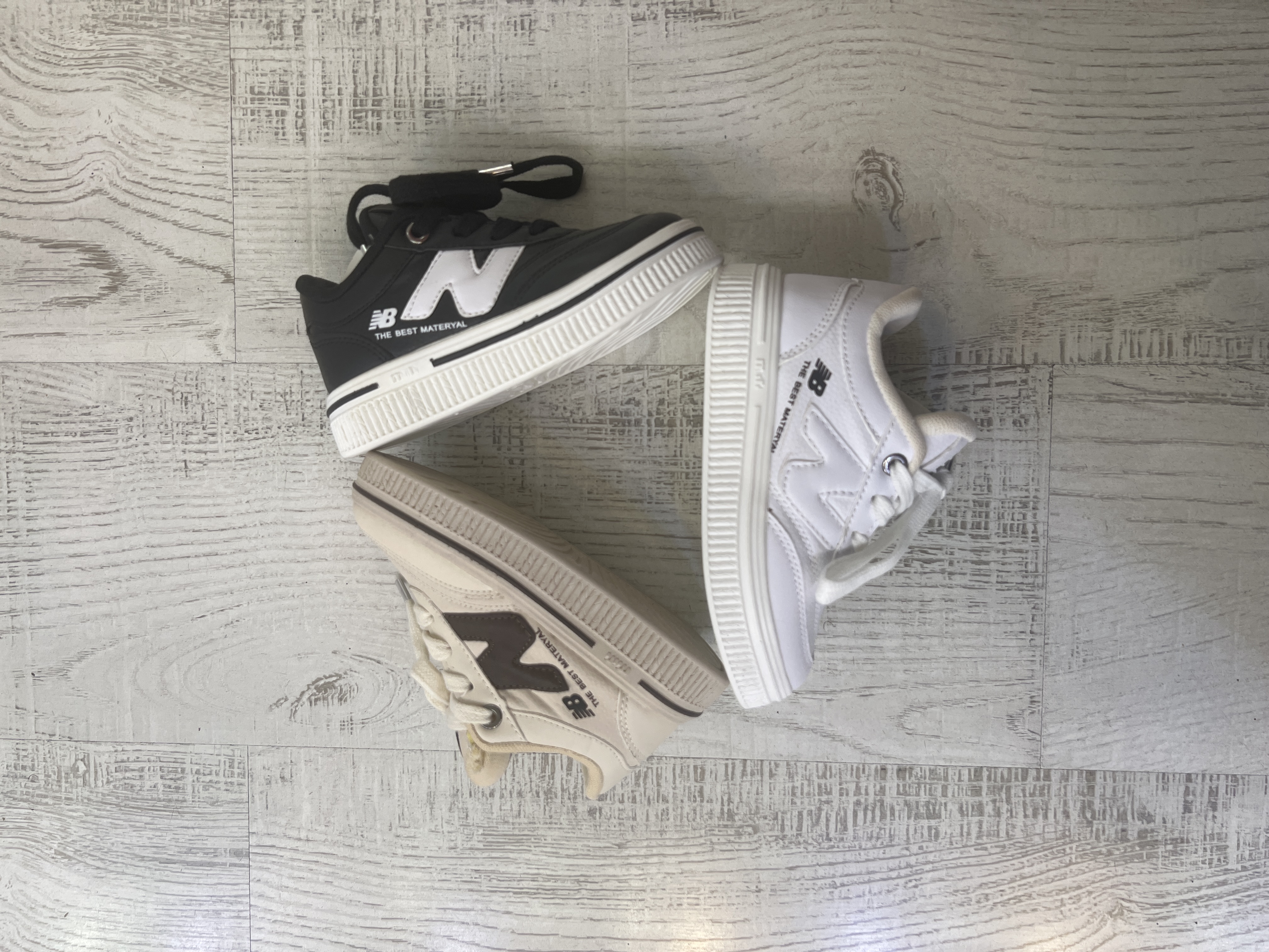 ونس بچگانه نیوبالانس New balance دارای رنگ بندی