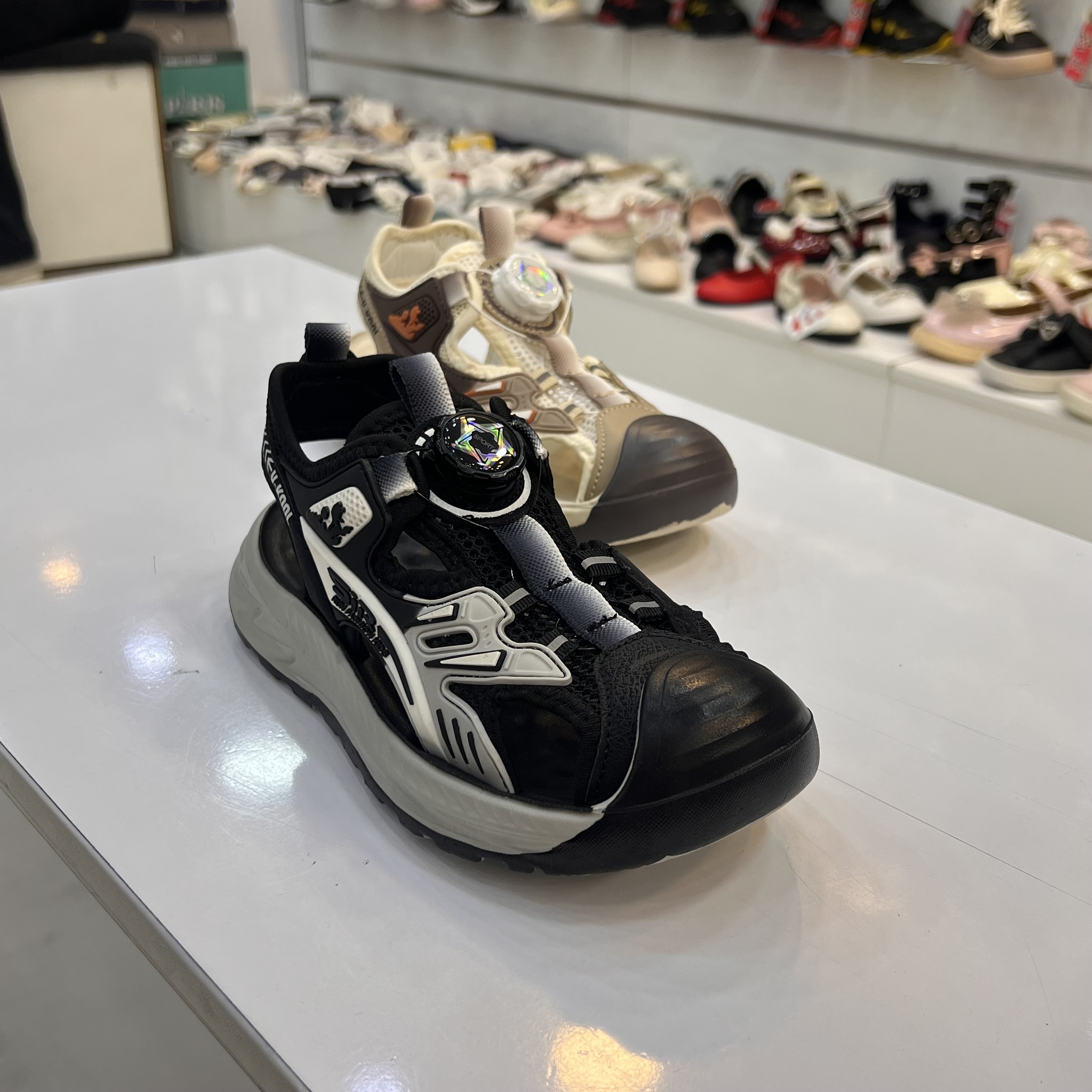 صندل تابستانه بچگانه جلو بسته